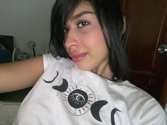 PriscillaRouss - פורנו בשידור חי ומצלמת סקס - 22262065