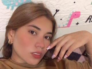 BellaBickers - Live porn &amp; sex cam - 22287317