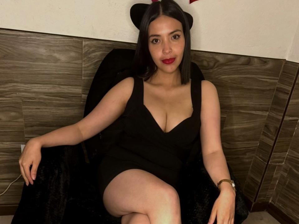 BellaAgatha - Live porn &amp; sex cam - 22298301