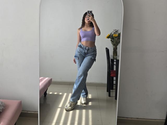 KendallPiierce69 - Live Sex Cam - 22306585