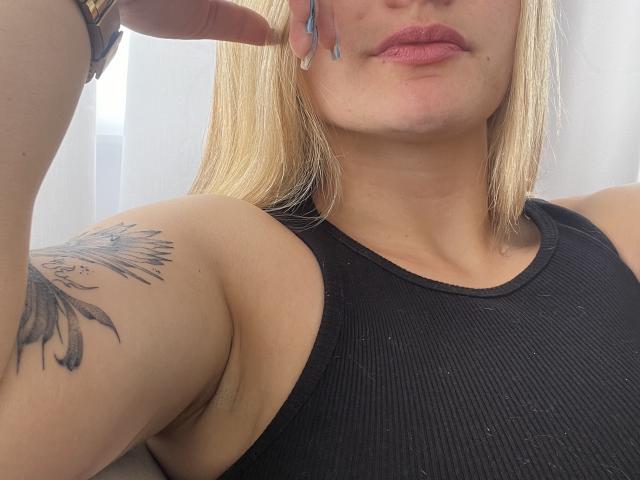 AtheneaRossi - Live sex cam - 22317521