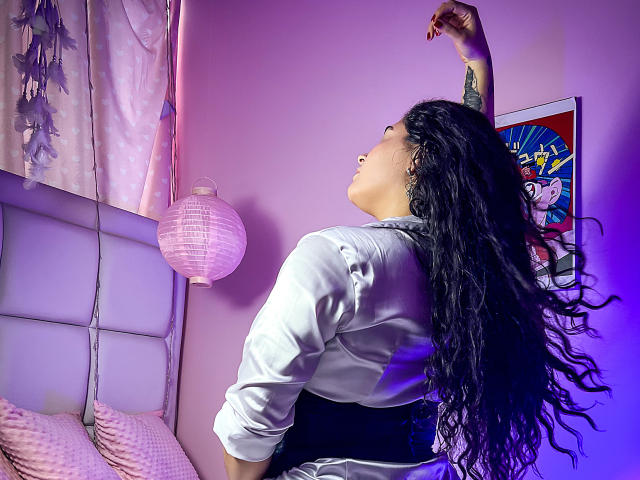 AleeneSaenz - Live porn &amp; sex cam - 22327817