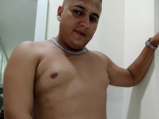 NaughtyLoverss - Live porn &amp; sex cam - 22328577
