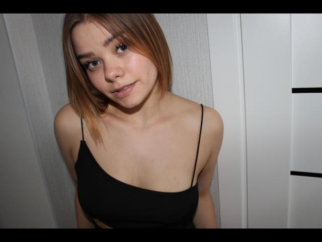 SexyLaura2004-hot - Live porn &amp; sex cam - 22330857