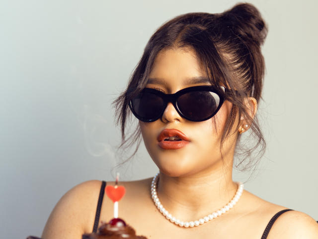 AvrillThomas - Live Sex Cam - 22334265