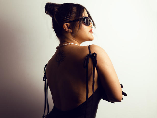 AvrillThomas - Live porn &amp; sex cam - 22334281