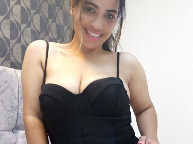 ZoeMilan - Live sex cam - 22349445