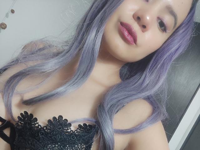 SuzzieV - Live sex cam - 22363617