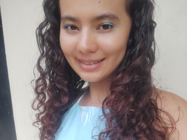 SuzzieV - сексуальная веб-камера в реальном времени - 22363641