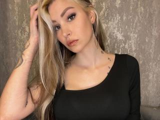 Sina-Valentini-hot - Live porn &amp; sex cam - 22382213
