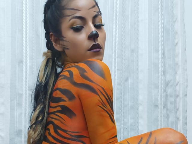 CataleyaEvans - Live porn &amp; sex cam - 22382905