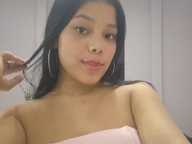 SalmaVitori - Live porn &amp; sex cam - 22394829
