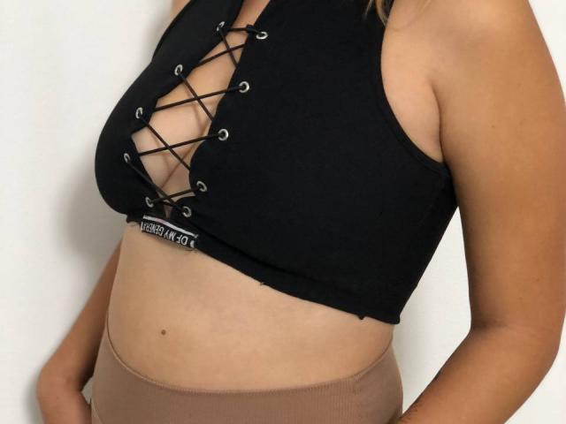 ElizabethTern - פורנו בשידור חי ומצלמת סקס - 22410445