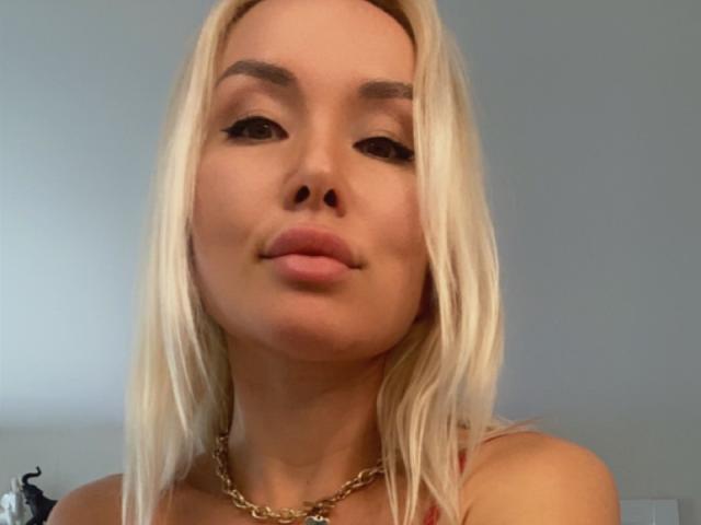 AvaGreenx - Live porn &amp; sex cam - 22434069