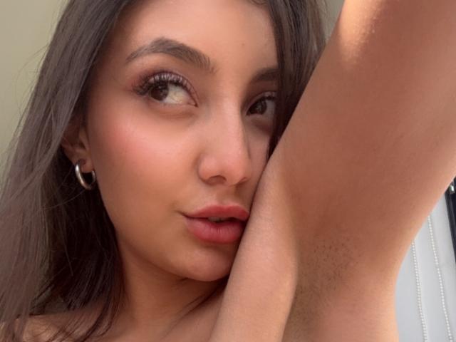 DianaFernandezz - Live porn &amp; sex cam - 22445213