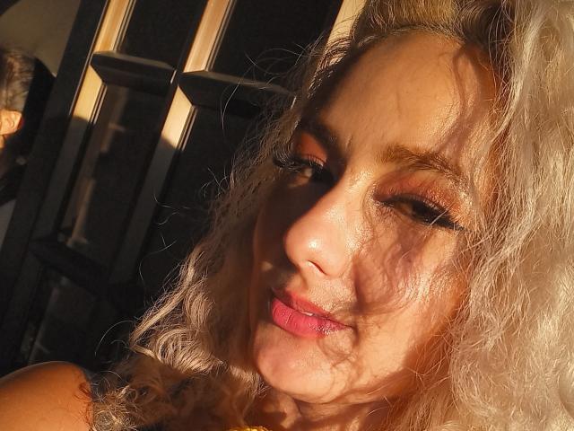 FloraSaenz - פורנו בשידור חי ומצלמת סקס - 22504093