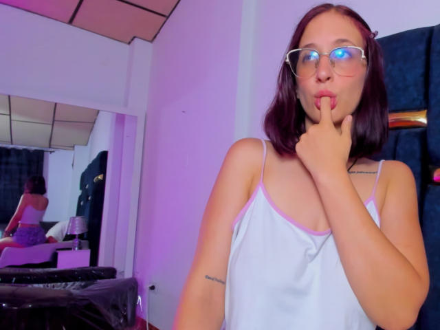 LauraCutee - Live porn &amp; sex cam - 22513069