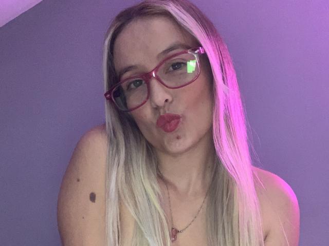SaritaCaramel - Live sex cam - 22519933
