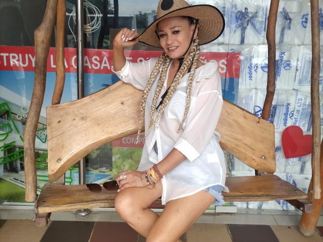 AgathaStone - сексуальная веб-камера в реальном времени - 22529481