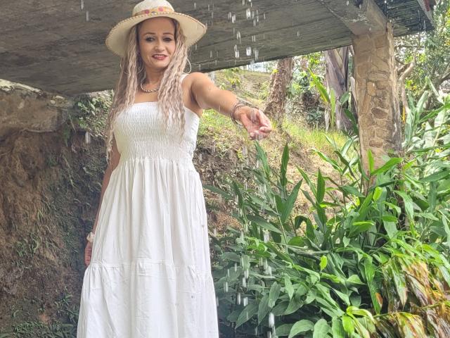 AgathaStone - Camera khiêu dâm &amp; quyến rũ trực tiếp - 22529513