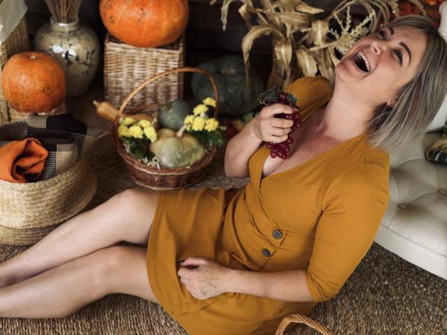 SnezhanaRells - Live porn &amp; sex cam - 22535849