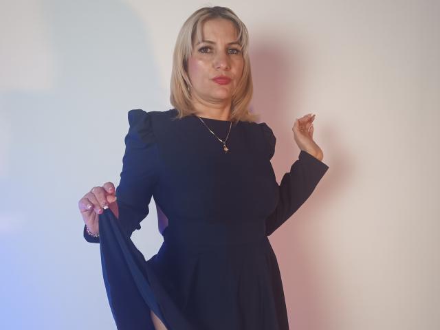 GiuliaAddams - Porno na żywo i seks kamera - 22540637