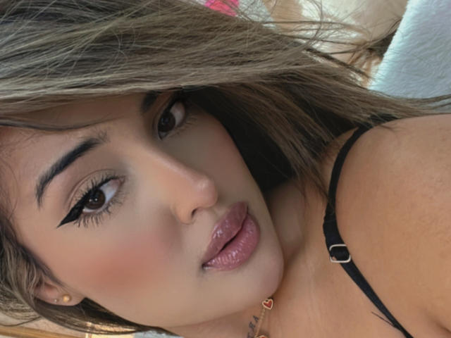 MaeCollins - Live porn &amp; sex cam - 22547861