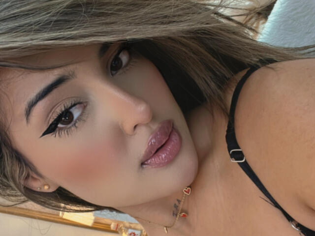 MaeCollins - Live sexe cam - 22548137