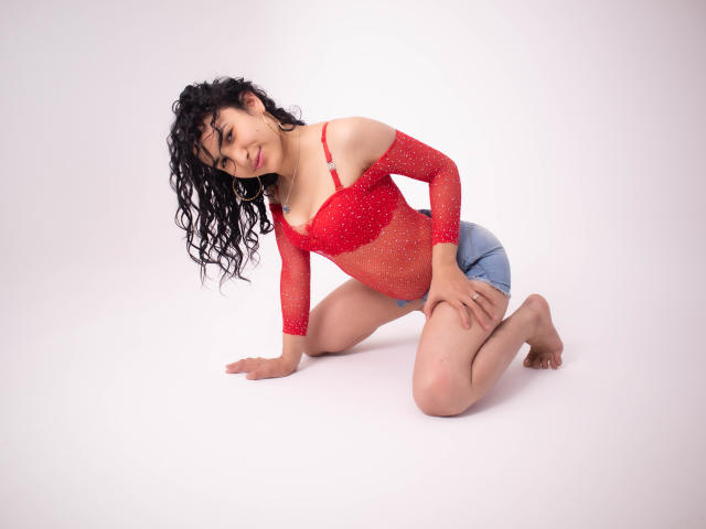 MadeleinReyes - Live sex cam - 22570325