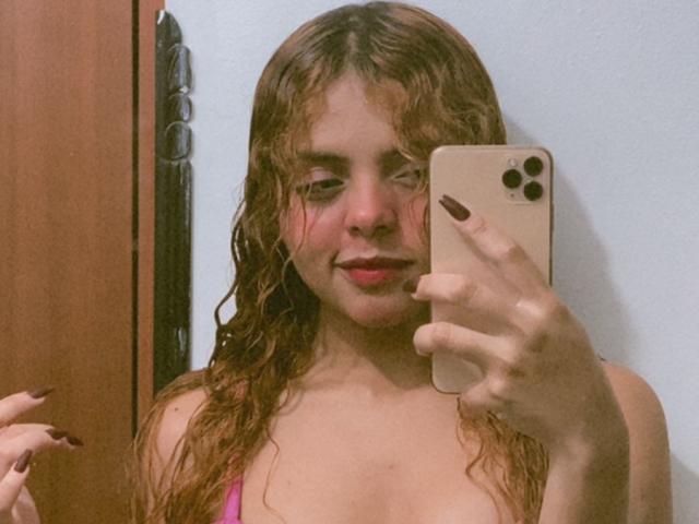 Digital illustration of five bold, red letters "E" in a row, centered. Each letter is slightly larger than the previous one, creating a sense of depth. Letters are evenly spaced.