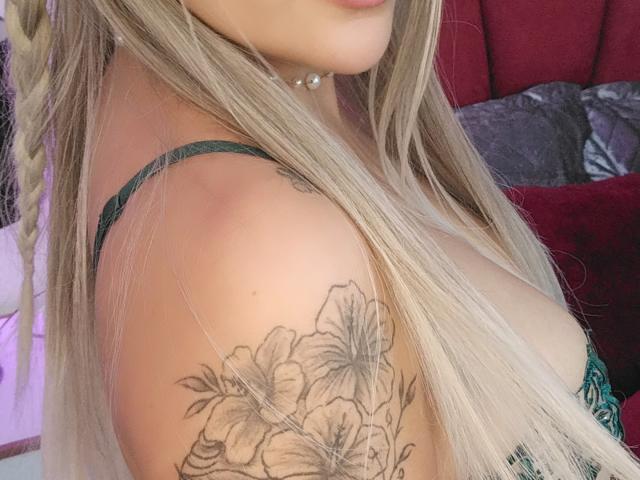 EmilyBrrown - Live porn &amp; sex cam - 22576645