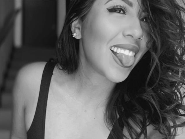 EmilyDurand - Live porn &amp; sex cam - 22585225