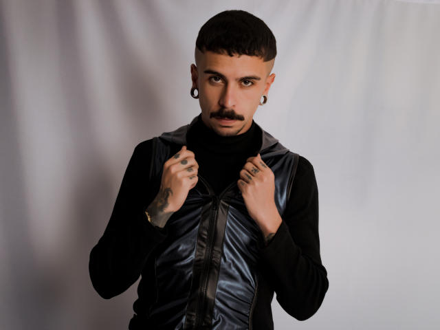 AaronBigDickX - Live porn &amp; sex cam - 22586465