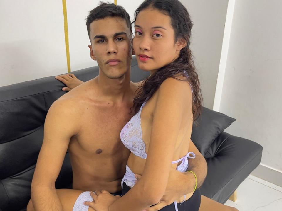 DiddyAndRenyrah - Live porn &amp; sex cam - 22588885