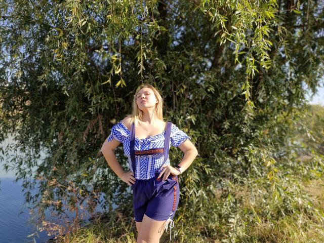 SallyVerda - Élő pornó és szexkamera - 22595633