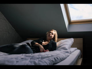 holly-desire - Live porn &amp; sex cam - 22600849