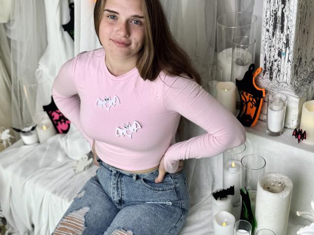 CarolineHott69 - Live sex cam - 22607885