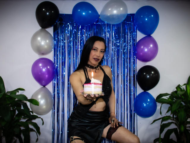 NoemiPrettiest - Live porno og sexkamera - 22611217