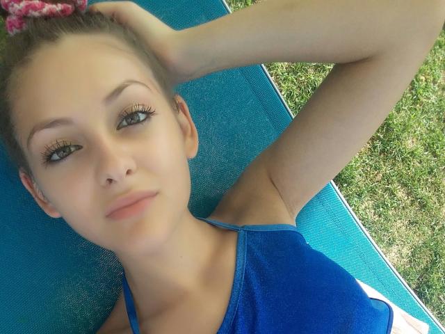 ElsaFontain - Live porn &amp; sex cam - 22617353