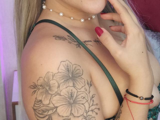 EmilyBrrown - Live sexe cam - 22625709