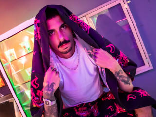 AaronBigDickX - Live porn &amp; sex cam - 22629217