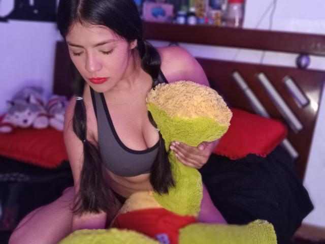 ArianithaXox - פורנו בשידור חי ומצלמת סקס - 22634977