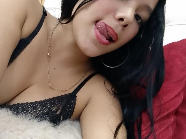 SalmaVitori - Live porn &amp; sex cam - 22650329