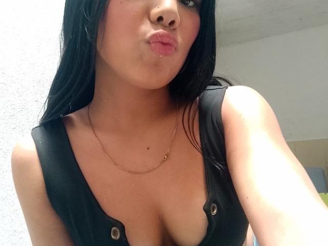 SalmaVitori - Live porn &amp; sex cam - 22650369