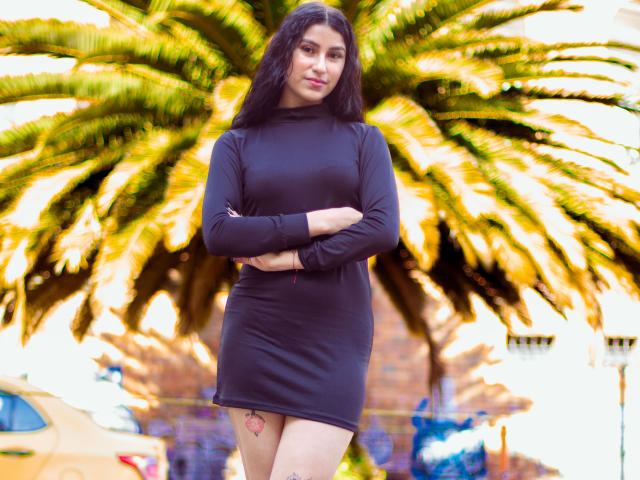 EmaHenderson - Live Sex Cam - 22655225