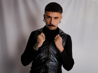 AaronBigDickX - Live porn &amp; sex cam - 22661165