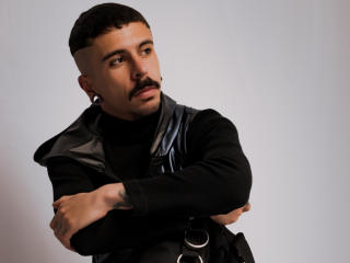AaronBigDickX - Live porn &amp; sex cam - 22661209