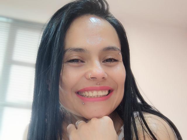 CharlotteCrofort - Live porn &amp; sex cam - 22672069