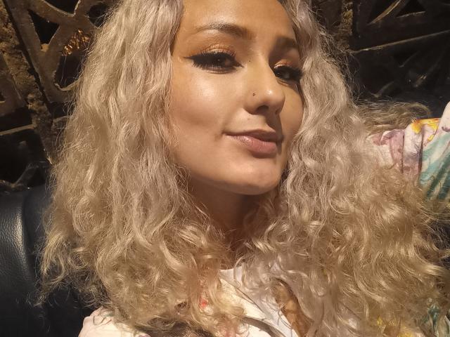 FloraSaenz - Live porn &amp; sex cam - 22681121