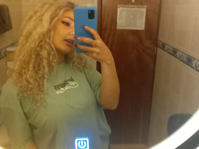 FloraSaenz - Live sex cam - 22711877